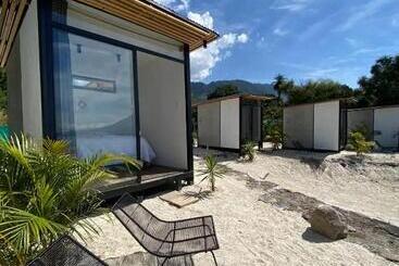 هتل کپسول Azul Rosa Party Lodging