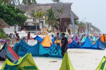 هتل Holiday Time Bungalows Zanzibar