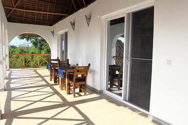 هتل Holiday Time Bungalows Zanzibar