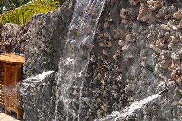 هتل Holiday Time Bungalows Zanzibar