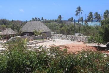 هتل Holiday Time Bungalows Zanzibar