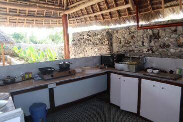هتل Holiday Time Bungalows Zanzibar