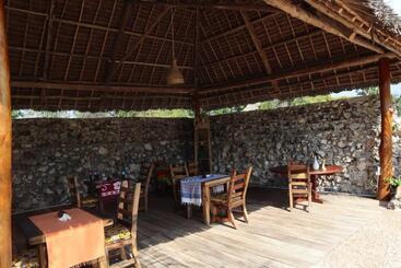 هتل Holiday Time Bungalows Zanzibar