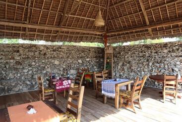 هتل Holiday Time Bungalows Zanzibar