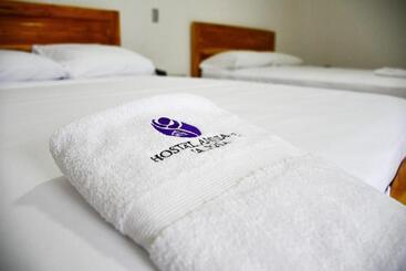 هتل Hostal Amelia De La Rosa