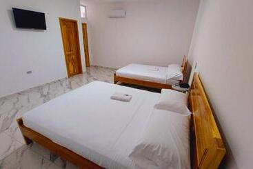 هتل Hostal Amelia De La Rosa
