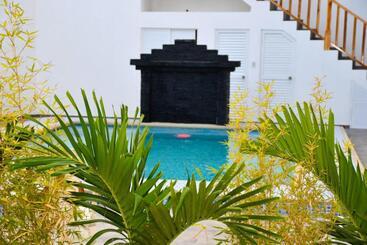 هتل Hostal Amelia De La Rosa