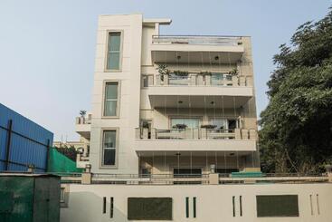 Hotel Loomstay Royal Residency