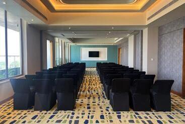 هتل Ramada Encore By Wyndham Amritsar Airport
