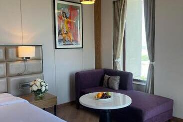هتل Ramada Encore By Wyndham Amritsar Airport