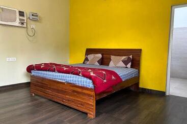 هتل Romentik Private Farmhouse Aravali Gurugram