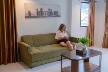 هتل Roomquest Kalim Beach