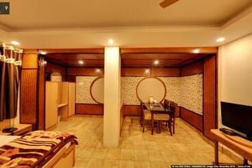 هتل Roopali Inn