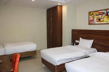 هتل Collection O Shreya Residency