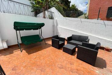 پانسیون Oeiras Beach Suites 7 With Private Bathroom And Terrace