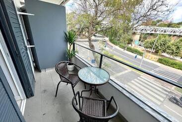 پانسیون Oeiras Beach Suites 7 With Private Bathroom And Terrace