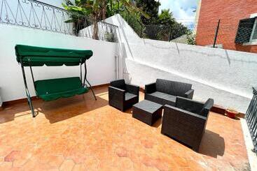 پانسیون Oeiras Beach Suites 7 With Private Bathroom And Terrace