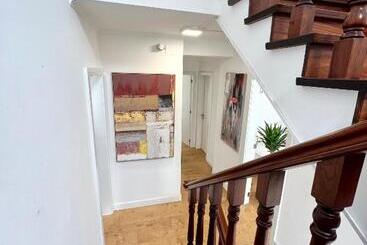 پانسیون Oeiras Beach Suites 7 With Private Bathroom And Terrace