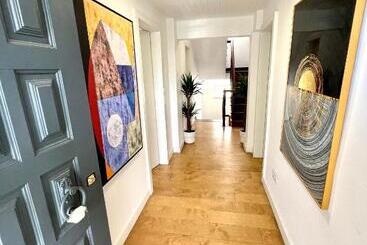 پانسیون Oeiras Beach Suites 7 With Private Bathroom And Terrace
