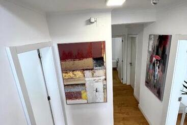 پانسیون Oeiras Beach Suites 7 With Private Bathroom And Terrace