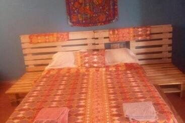 پانسیون Spanish Cottage Home Lodge