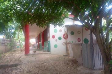پانسیون Spanish Cottage Home Lodge