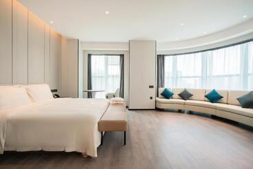 Atour Hotel Chengdu East Station Greenland 468 Center