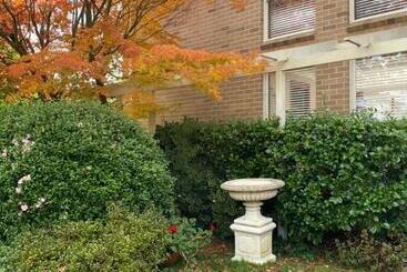 住宿加早餐  French Provincial The Garden Suite At Chapmans Incl Breakfast & Golf