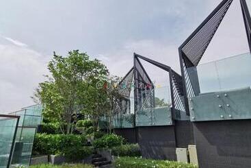 تختخواب و صبحانه Edge Central Pattaya Seaview By Jjj