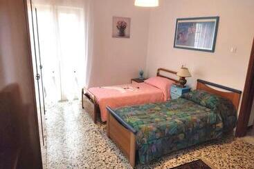 تختخواب و صبحانه La Casetta Di Angela