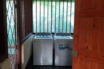 تختخواب و صبحانه La Casita