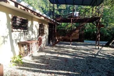 تختخواب و صبحانه La Casita