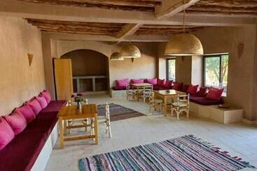 تختخواب و صبحانه Riad Aman Skoura