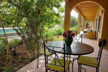 تختخواب و صبحانه Riad Aman Skoura
