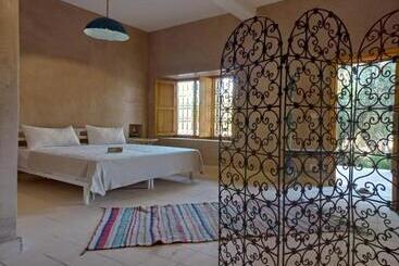 تختخواب و صبحانه Riad Aman Skoura