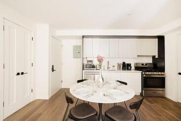 هتل Casa Del Sogno Upper East Side Massive 1br W Private Patio