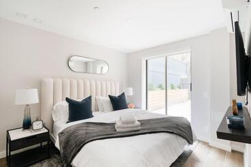 هتل Casa Del Sogno Upper East Side  Massive 1br W Private Patio