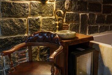 هتل Hobbit Chalet