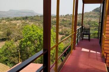 Отель Lake Forest By Bat