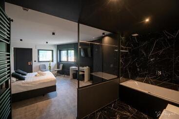 هتل Les Thermes De Spa By La Cour De La Reine Hôtel, Suites & Accès Gratuit Au Centre Thermal