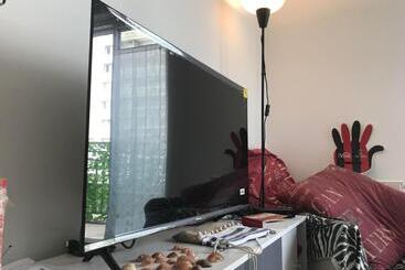پانسیون Alessandro Cozy Apartment In Paris Clichy