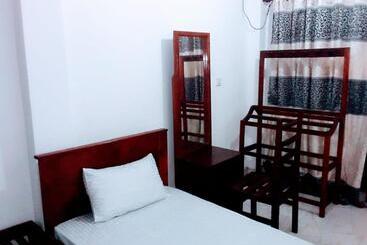 پانسیون Black And White Kandy Guest House 01