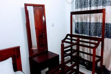 پانسیون Black And White Kandy Guest House 01