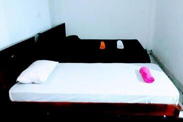پانسیون Black And White Kandy Guest House 01