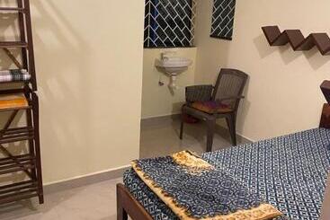 پانسیون No Name Guesthouse