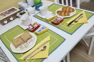 تختخواب و صبحانه Casa Cleo