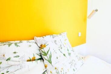تختخواب و صبحانه Chambre Arty Chez Minuit Deux