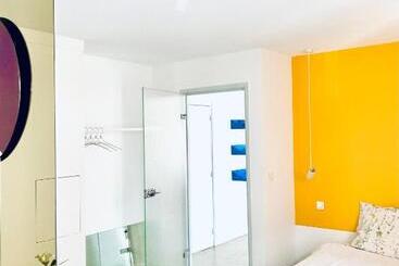 تختخواب و صبحانه Chambre Arty Chez Minuit Deux