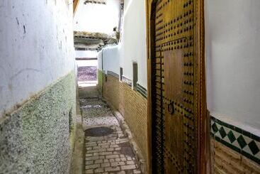 تختخواب و صبحانه Dar Usham Fes