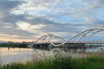تختخواب و صبحانه Kelly S Euphrate Houseboat